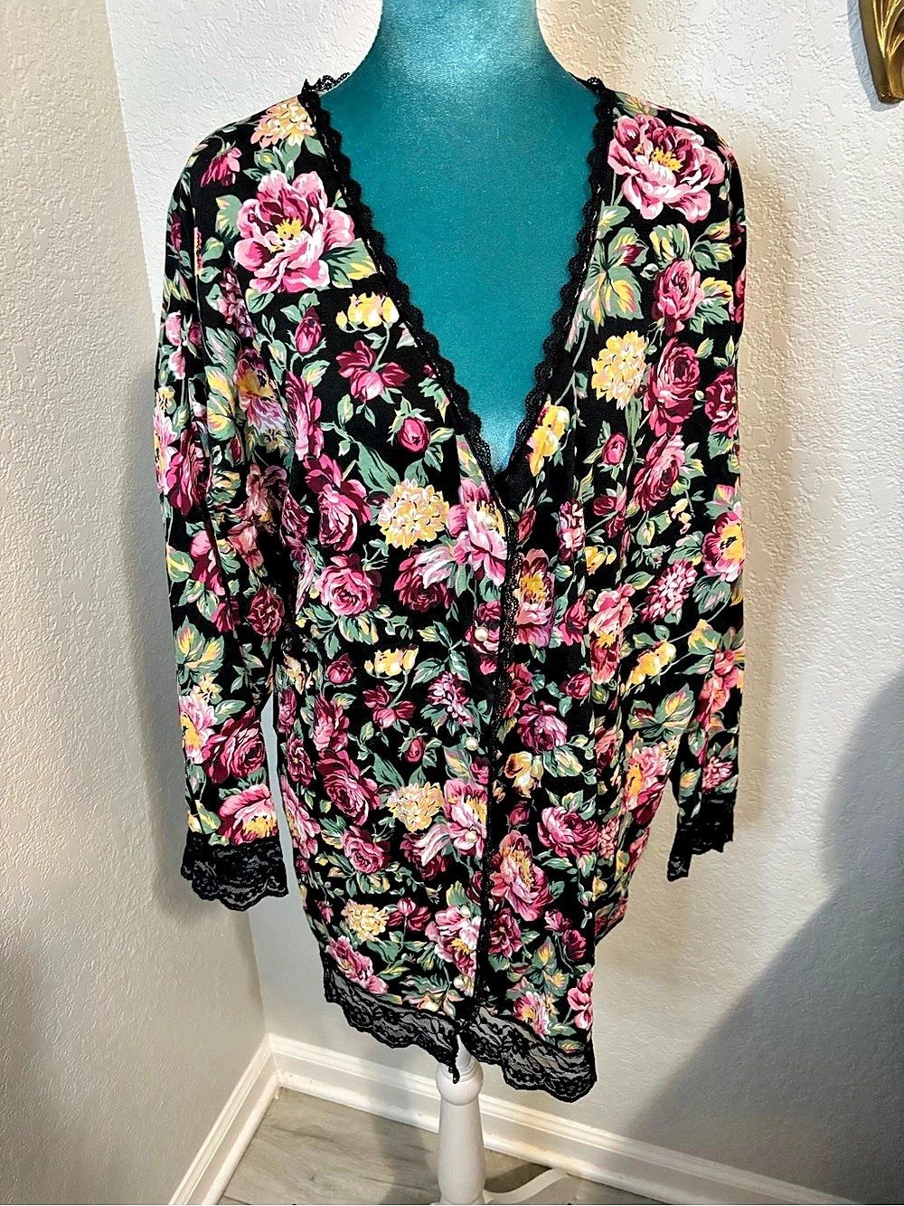 Vintage Y2K Victoria’s Secret Gold Label Floral Lace Top L